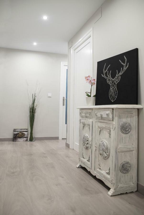 Piso Pirineos Apartment Jaca Exterior photo